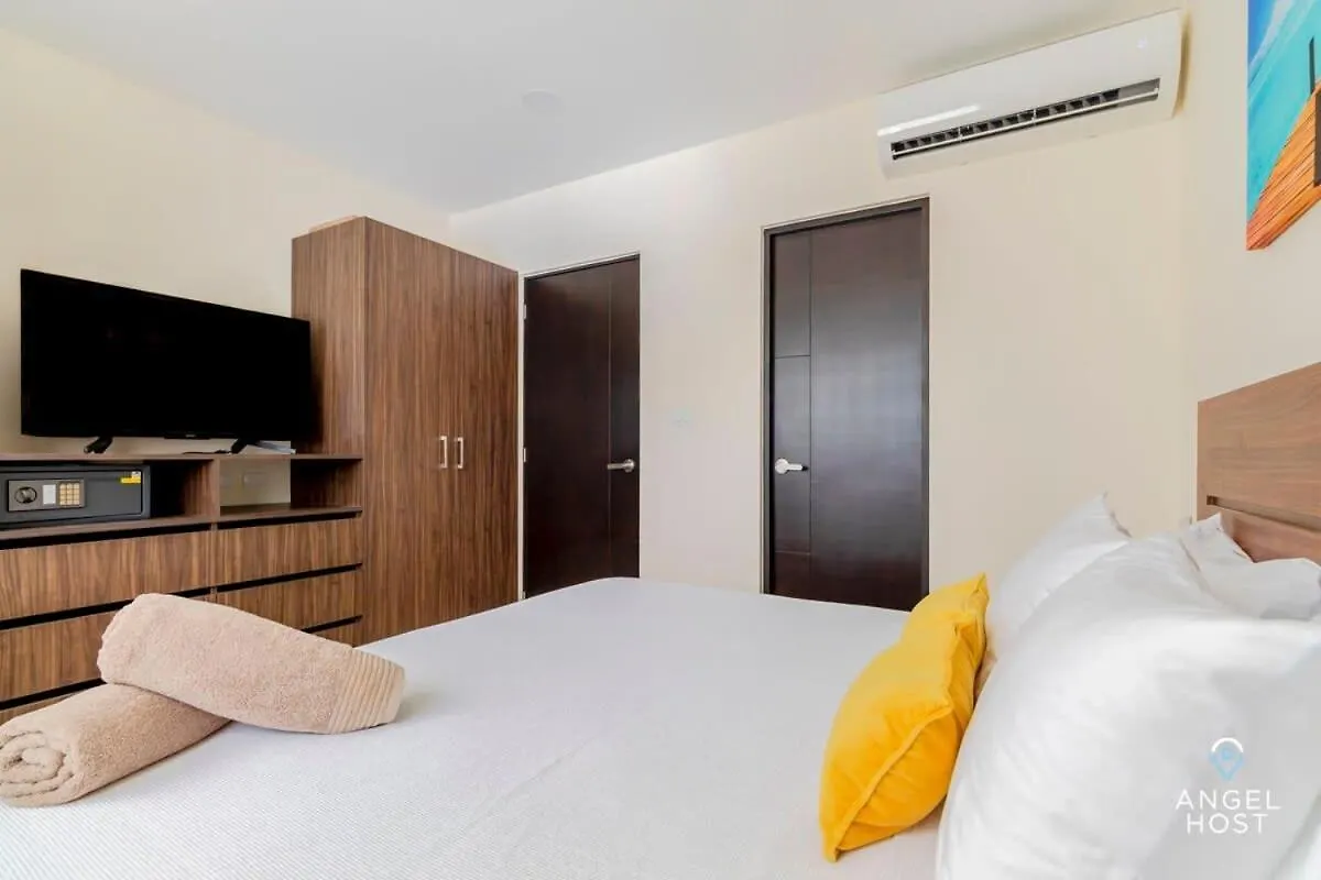 Roof Pool, Gym, Full Kitchen, 4 Blocks To 5Th Ave Villa Playa del Carmen 0*,  Mexico